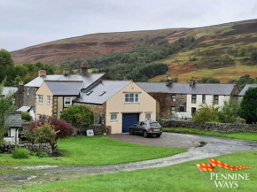The Boat House, Spacious Village Apartment